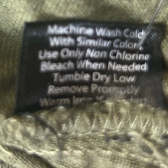 French Laundry Olive Button-Down Women's Top. Gauzy fabric. Size Large. - Picture 6 of 7